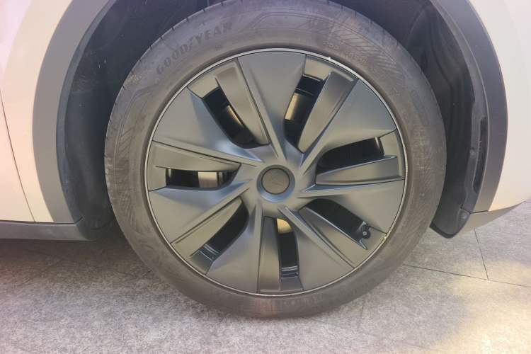 Used Tesla Model Y 2024 Rear-Wheel-Drive Version Right Front Wheel Hub