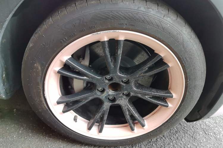 Used Tesla Model Y 2024 Rear-Wheel-Drive Version Right Front Wheel Hub