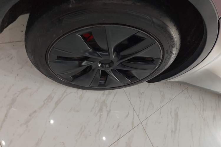 Used Tesla Model Y 2024 Rear-Wheel-Drive Version Right Rear Wheel Hub