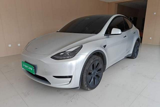 Ojetý Tesla Model Y 2024 Rear-Wheel-Drive Version
