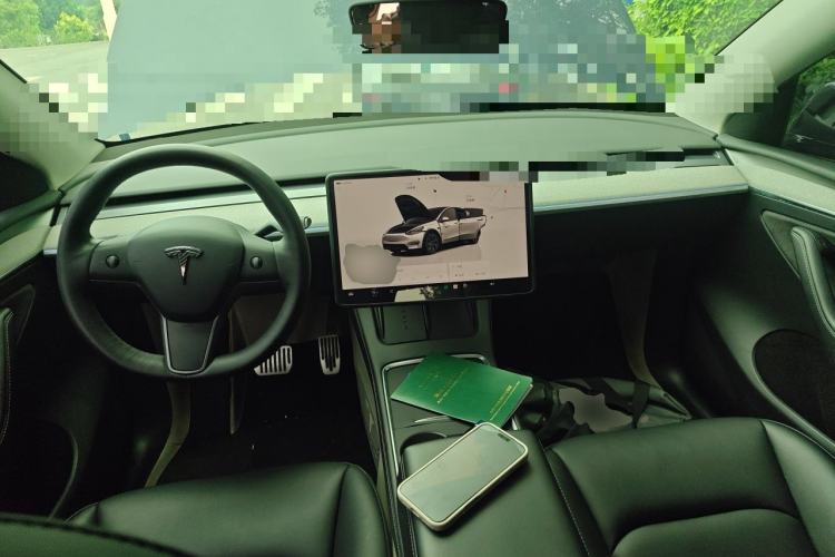 Used Tesla Model Y 2024 Long-Range All-Wheel-Drive Version Center Console