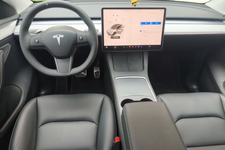 Used Tesla Model Y 2024 Long-Range All-Wheel-Drive Version Center Console