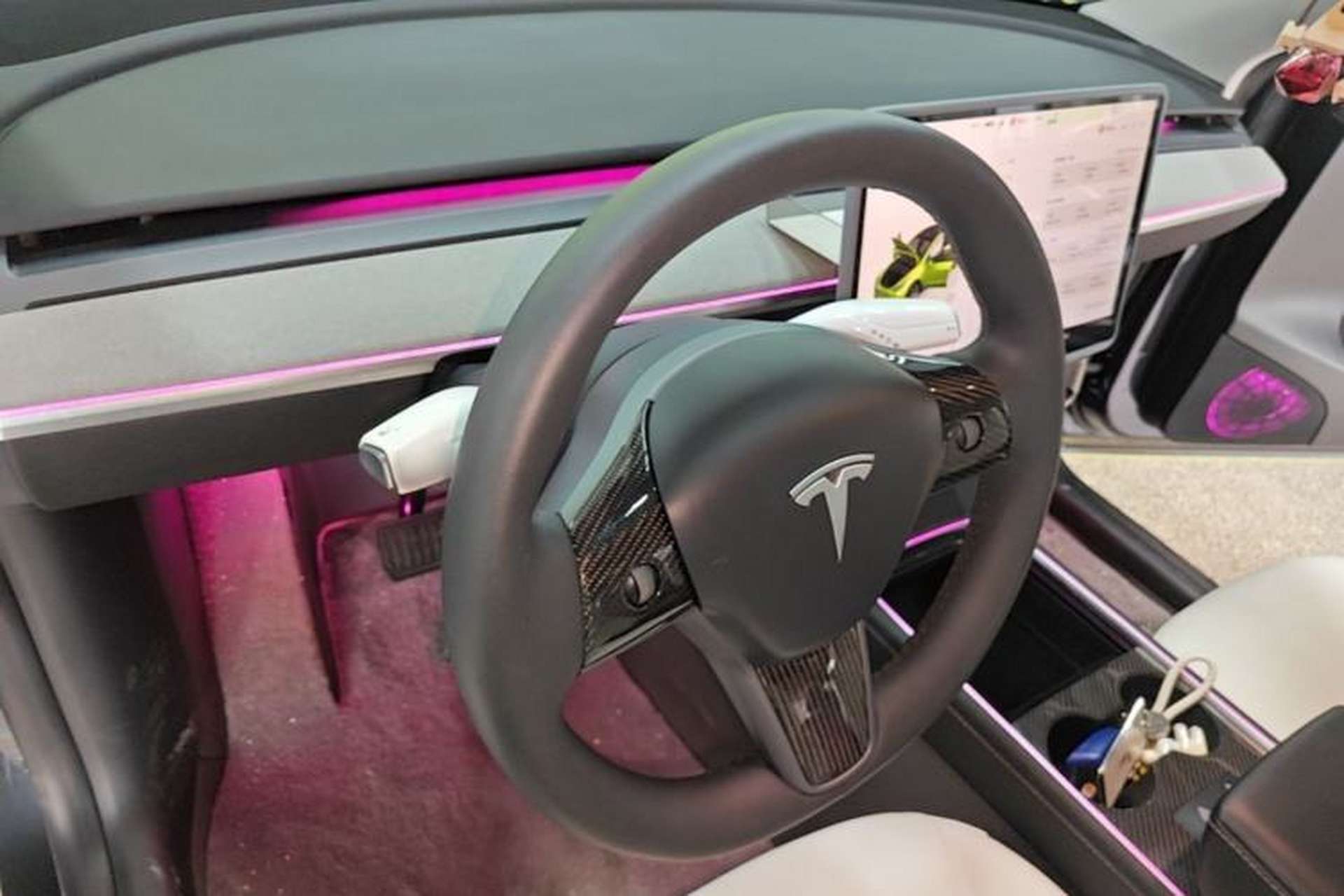 Used Tesla Model Y 2024 Long-Range All-Wheel-Drive Version Center Console