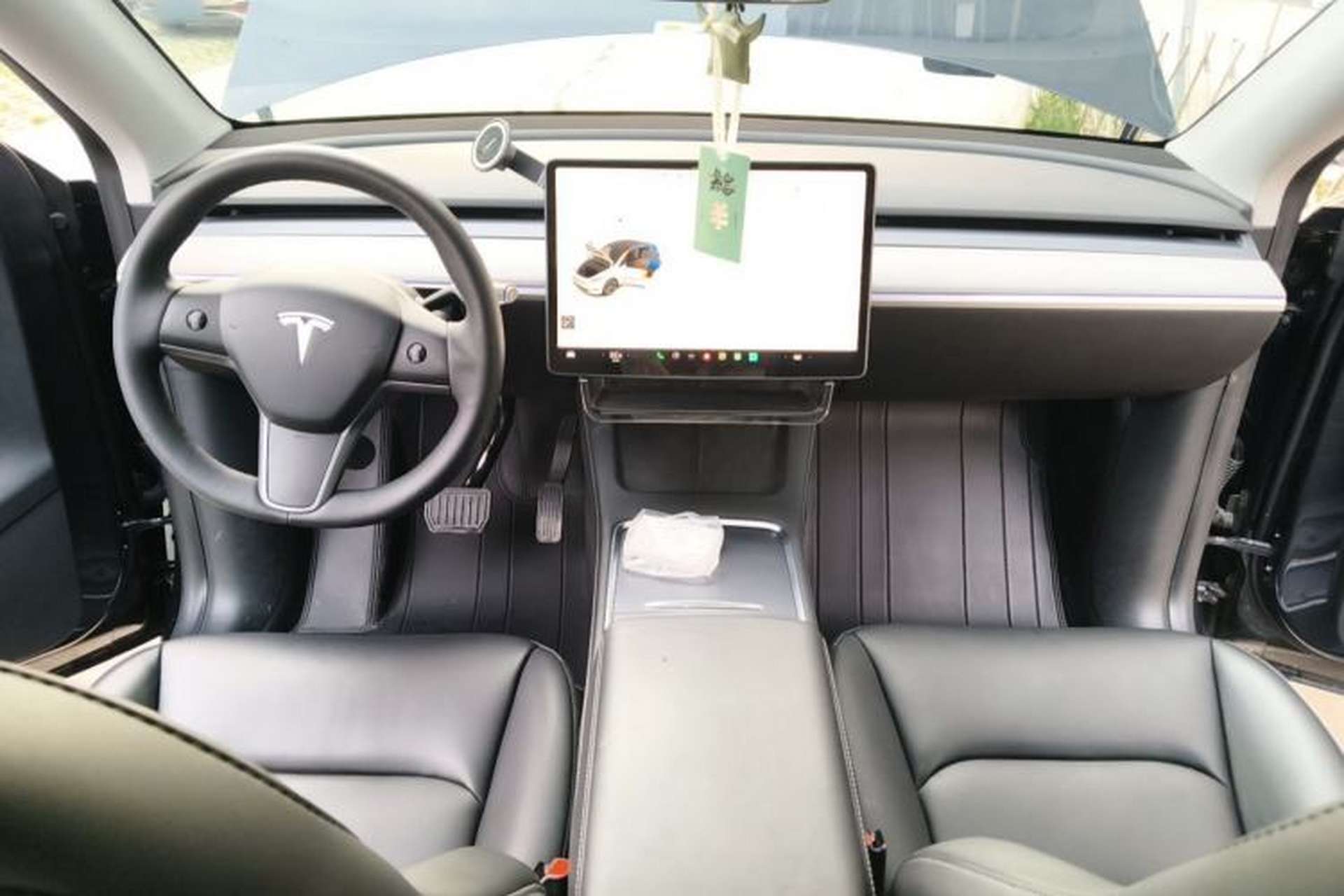 Used Tesla Model Y 2024 Rear-Wheel-Drive Version Center Console