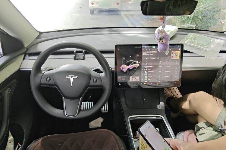 Used Tesla Model Y 2024 Rear-Wheel-Drive Version Center Console