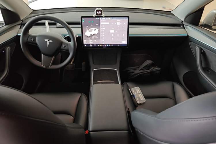 Used Tesla Model Y 2024 Rear-Wheel-Drive Version Center Console