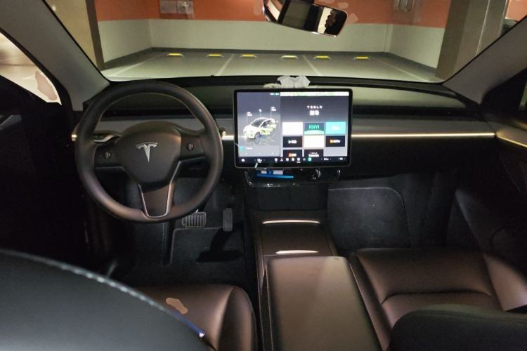 Used Tesla Model Y 2024 Long-Range All-Wheel-Drive Version Center Console