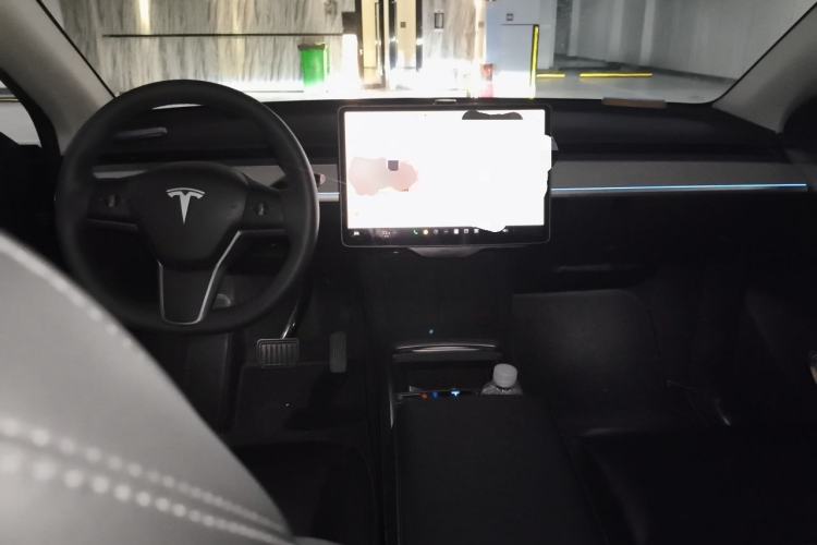 Used Tesla Model Y 2024 Long-Range All-Wheel-Drive Version Center Console