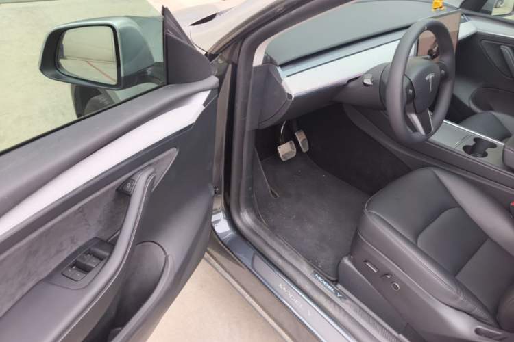 Used Tesla Model Y 2024 Long-Range All-Wheel-Drive Version Driver Seat