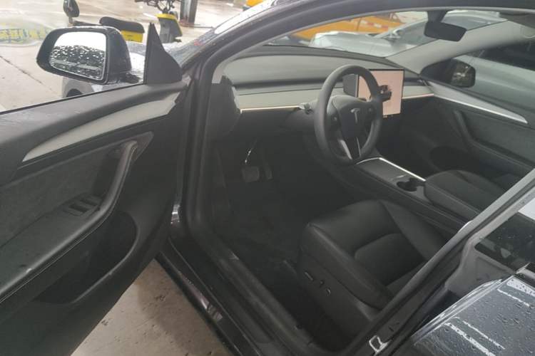 Used Tesla Model Y 2024 Rear-Wheel-Drive Version Driver Seat