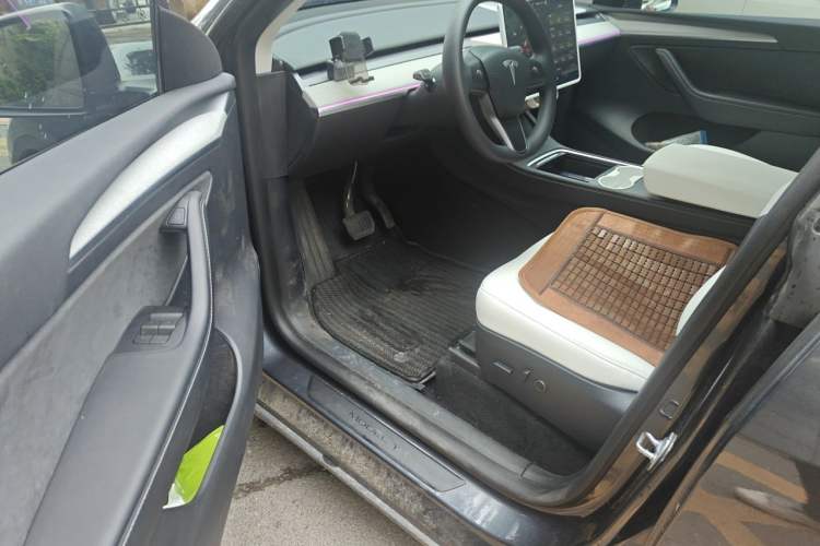 Used Tesla Model Y 2024 Rear-Wheel-Drive Version Driver Seat