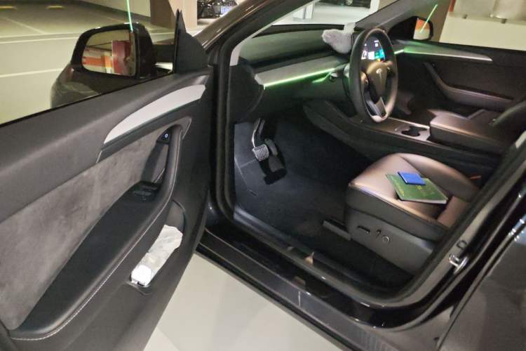 Used Tesla Model Y 2024 Long-Range All-Wheel-Drive Version Driver Seat