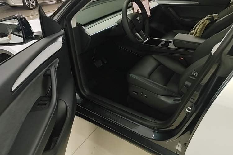 Used Tesla Model Y 2024 Rear-Wheel-Drive Version Driver Seat