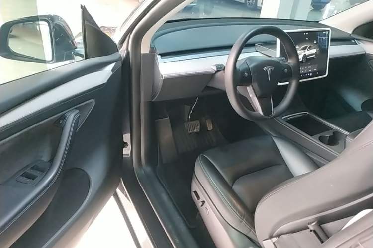 Used Tesla Model Y 2024 Rear-Wheel-Drive Version Driver Seat