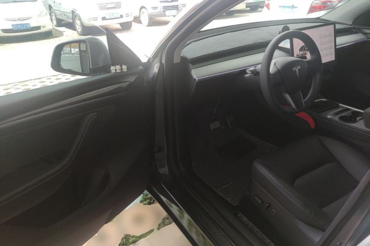 Used Tesla Model Y 2024 Long-Range All-Wheel-Drive Version Driver Seat