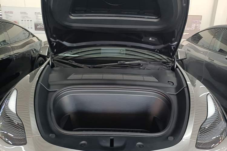 Used Tesla Model Y 2024 Rear-Wheel-Drive Version Engine Bay