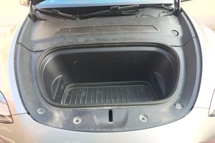 Used Tesla Model Y 2024 Rear-Wheel-Drive Version Engine Bay