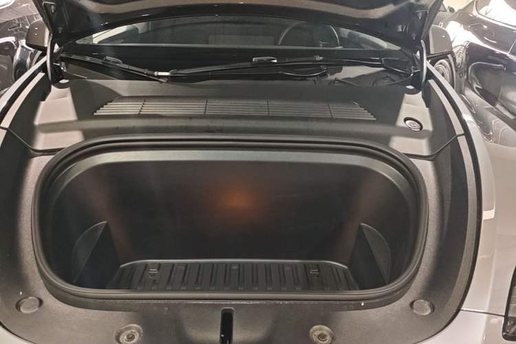 Used Tesla Model Y 2024 Rear-Wheel-Drive Version Engine Bay