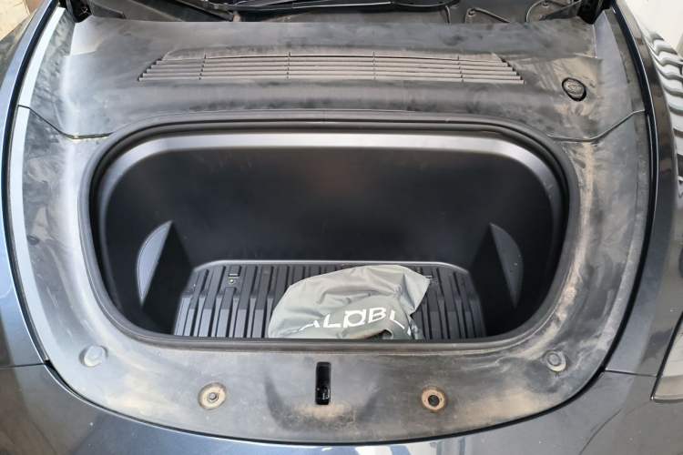Used Tesla Model Y 2024 Rear-Wheel-Drive Version Engine Bay