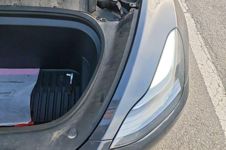 Used Tesla Model Y 2024 Rear-Wheel-Drive Version Engine Bay Left