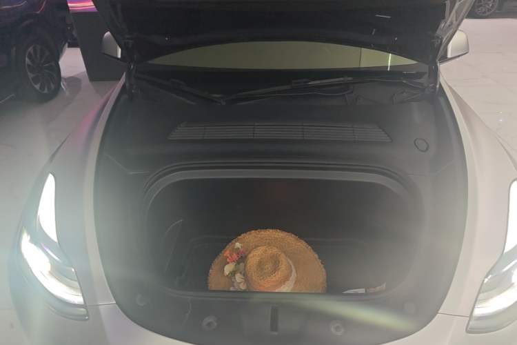 Used Tesla Model Y 2024 Rear-Wheel-Drive Version Engine Bay