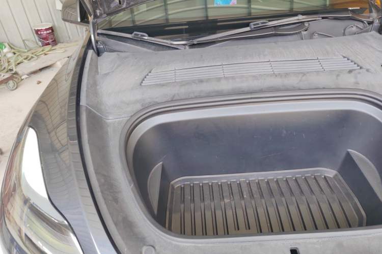 Used Tesla Model Y 2024 Rear-Wheel-Drive Version Engine Bay Right