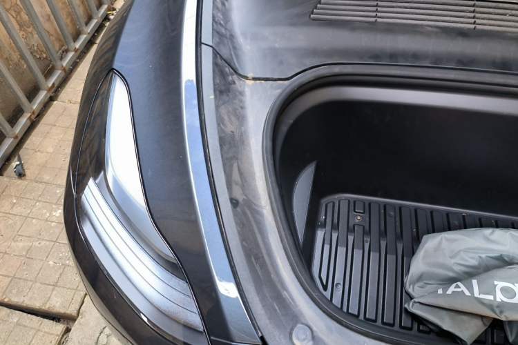 Used Tesla Model Y 2024 Rear-Wheel-Drive Version Engine Bay Right