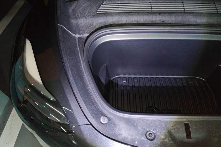 Used Tesla Model Y 2024 Rear-Wheel-Drive Version Engine Bay Right