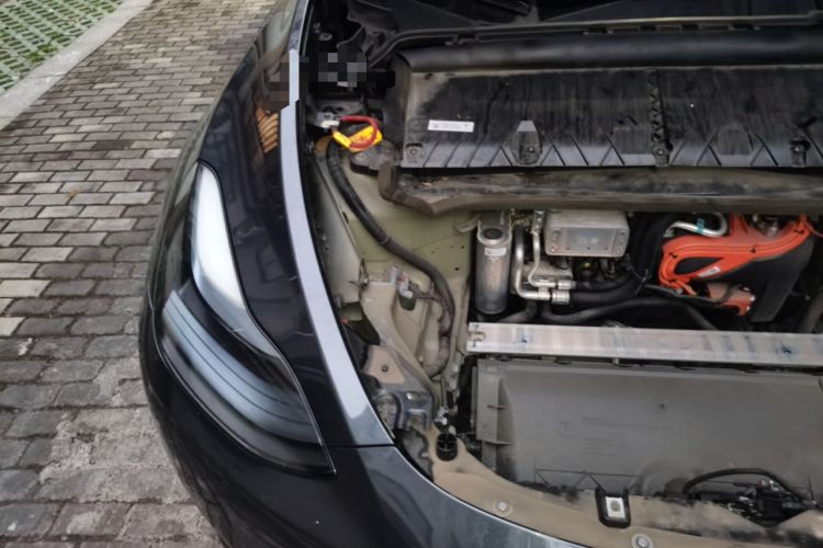 Used Tesla Model Y 2024 Rear-Wheel-Drive Version Engine Bay Right