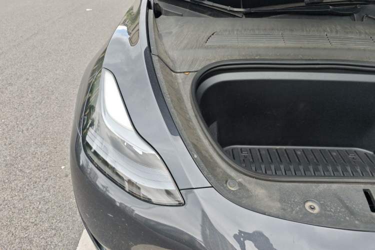 Used Tesla Model Y 2024 Rear-Wheel-Drive Version Engine Bay Right