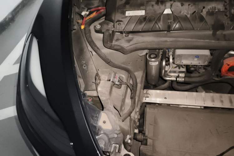 Used Tesla Model Y 2024 Rear-Wheel-Drive Version Engine Bay Right