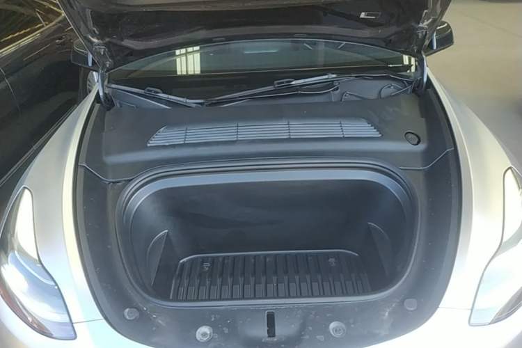 Used Tesla Model Y 2024 Rear-Wheel-Drive Version Engine Bay
