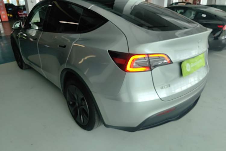 Used Tesla Model Y 2024 Rear-Wheel-Drive Version Exterior 2