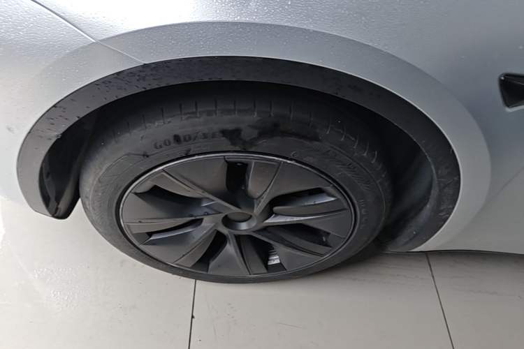 Used Tesla Model Y 2024 Rear-Wheel-Drive Version Exterior 2