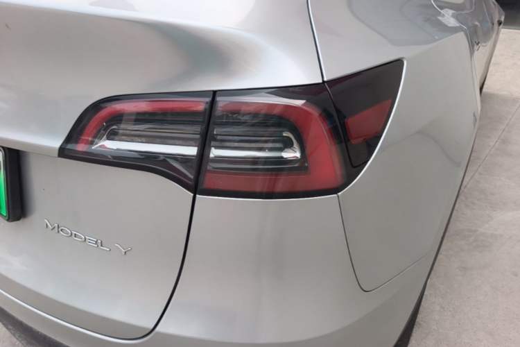 Used Tesla Model Y 2024 Long-Range All-Wheel-Drive Version Exterior 3