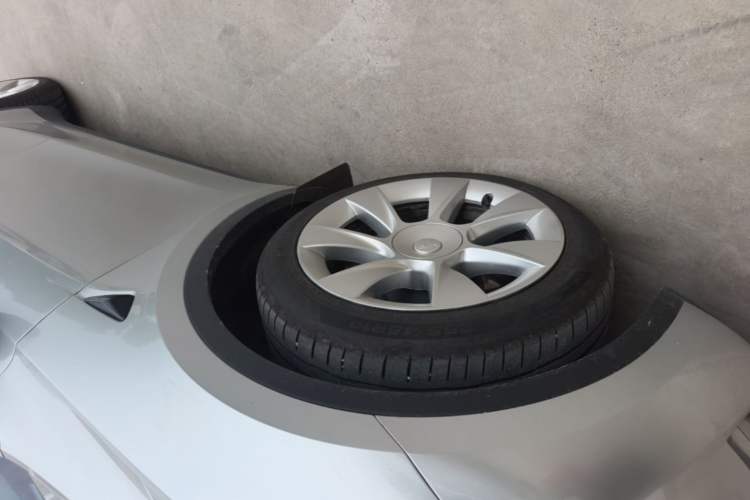 Used Tesla Model Y 2024 Long-Range All-Wheel-Drive Version Exterior 4