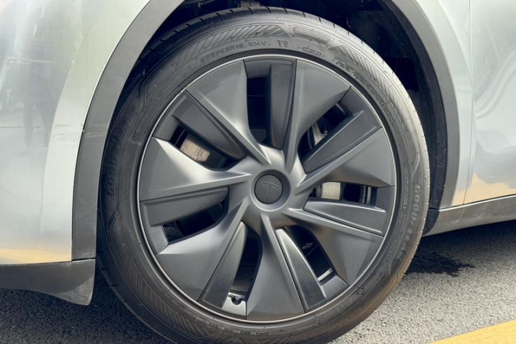 Used Tesla Model Y 2024 Rear-Wheel-Drive Version Exterior 4
