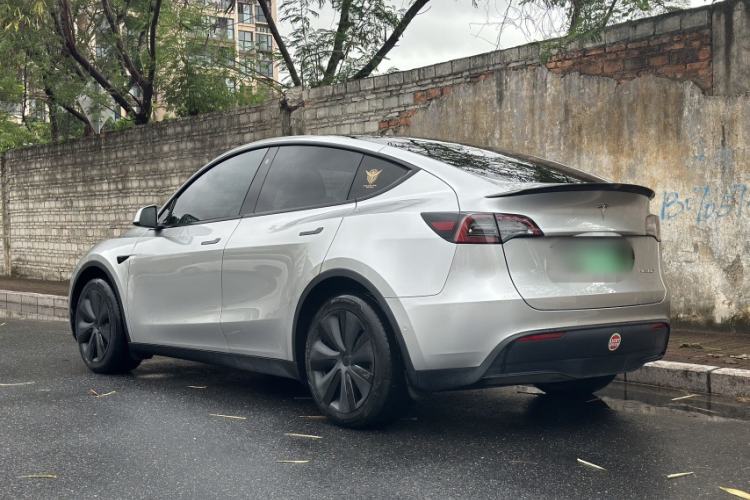 Used Tesla Model Y 2024 Long-Range All-Wheel-Drive Version Exterior 4