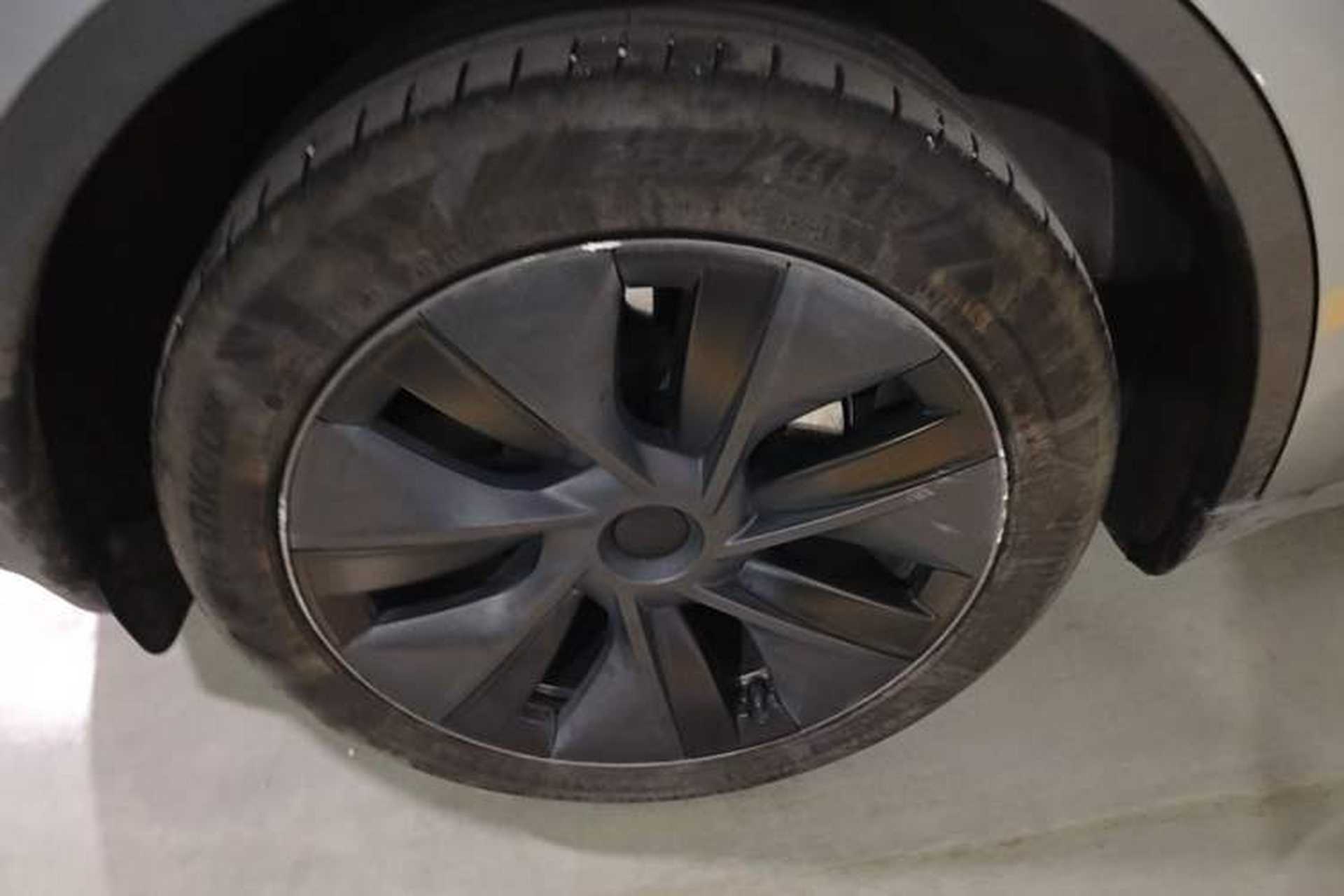 Used Tesla Model Y 2024 Long-Range All-Wheel-Drive Version Exterior 5