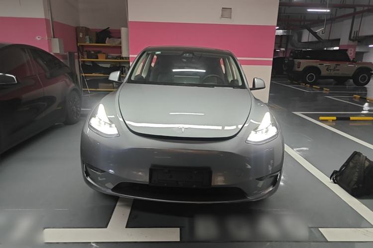 Used Tesla Model Y 2024 Rear-Wheel-Drive Version Front