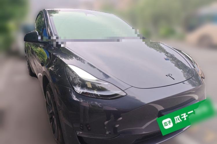 Used Tesla Model Y 2024 Long-Range All-Wheel-Drive Version Front Right 45 Deg