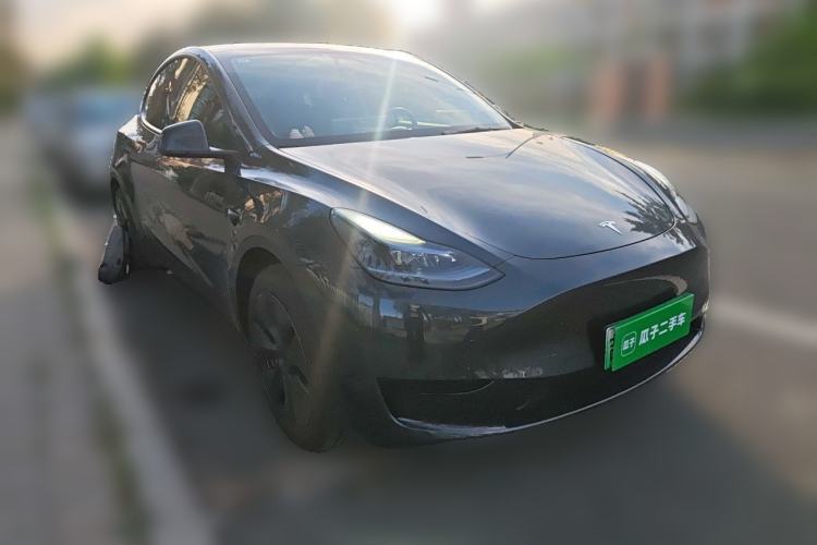 Used Tesla Model Y 2024 Rear-Wheel-Drive Version Front Right 45 Deg