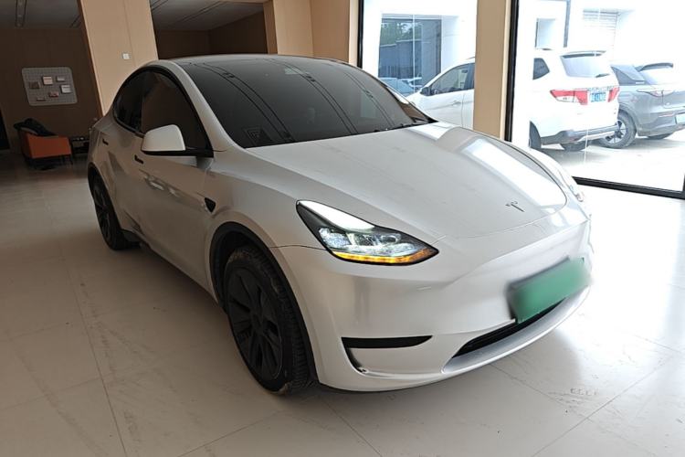 Used Tesla Model Y 2024 Rear-Wheel-Drive Version Front Right 45 Deg