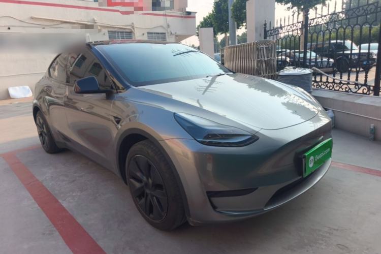Used Tesla Model Y 2024 Rear-Wheel-Drive Version Front Right 45 Deg