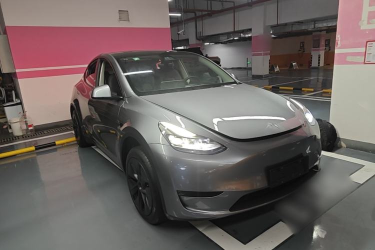 Used Tesla Model Y 2024 Rear-Wheel-Drive Version Front Right 45 Deg