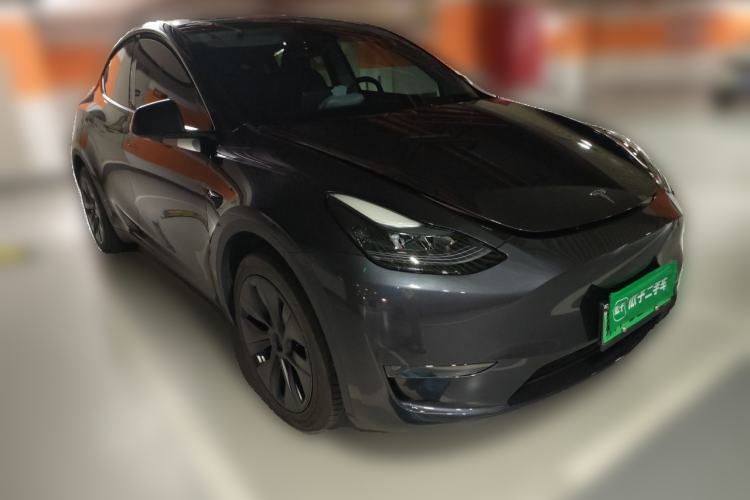 Used Tesla Model Y 2024 Long-Range All-Wheel-Drive Version Front Right 45 Deg