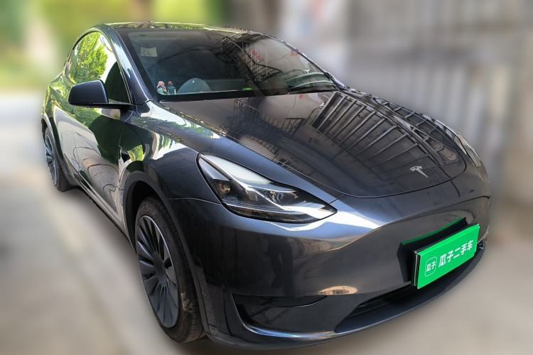 Used Tesla Model Y 2024 Rear-Wheel-Drive Version Front Right 45 Deg