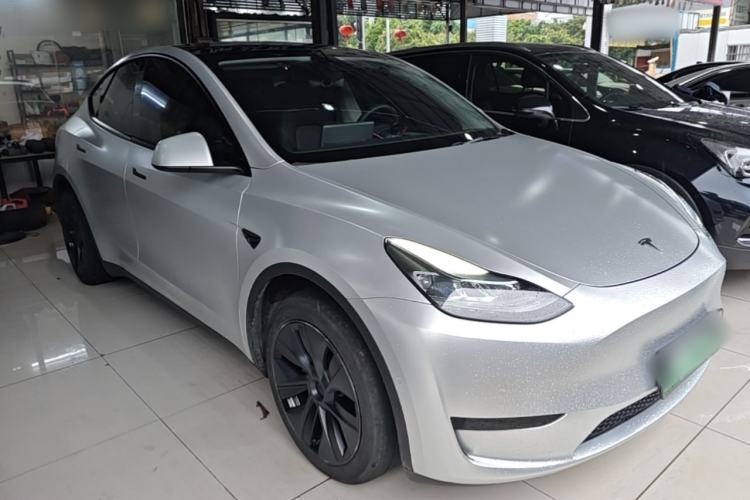 Used Tesla Model Y 2024 Rear-Wheel-Drive Version Front Right 45 Deg