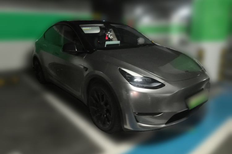 Used Tesla Model Y 2024 Long-Range All-Wheel-Drive Version Front Right 45 Deg