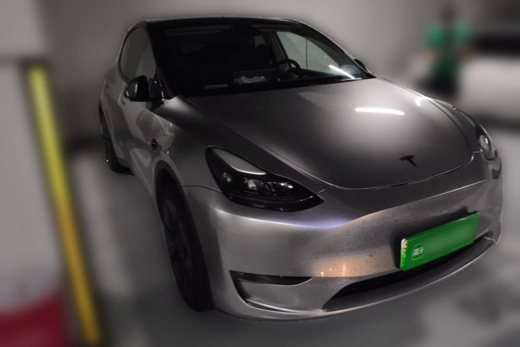 Used Tesla Model Y 2024 Long-Range All-Wheel-Drive Version Front Right 45 Deg